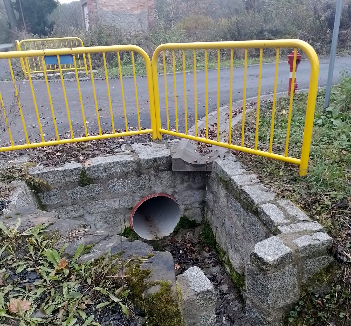 roboty-na-drodze-zniszczonej-przez-powodz-136566