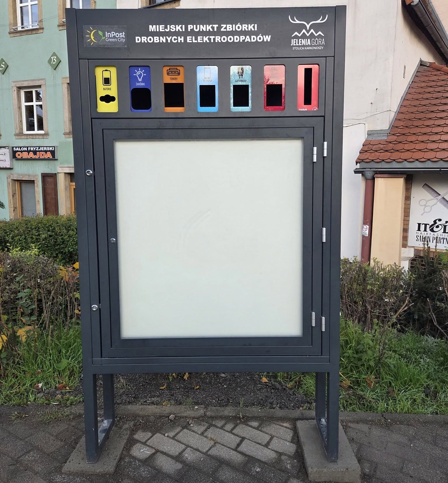 oddaj-zuzyty-telefon-w-drodze-na-autobus-136668