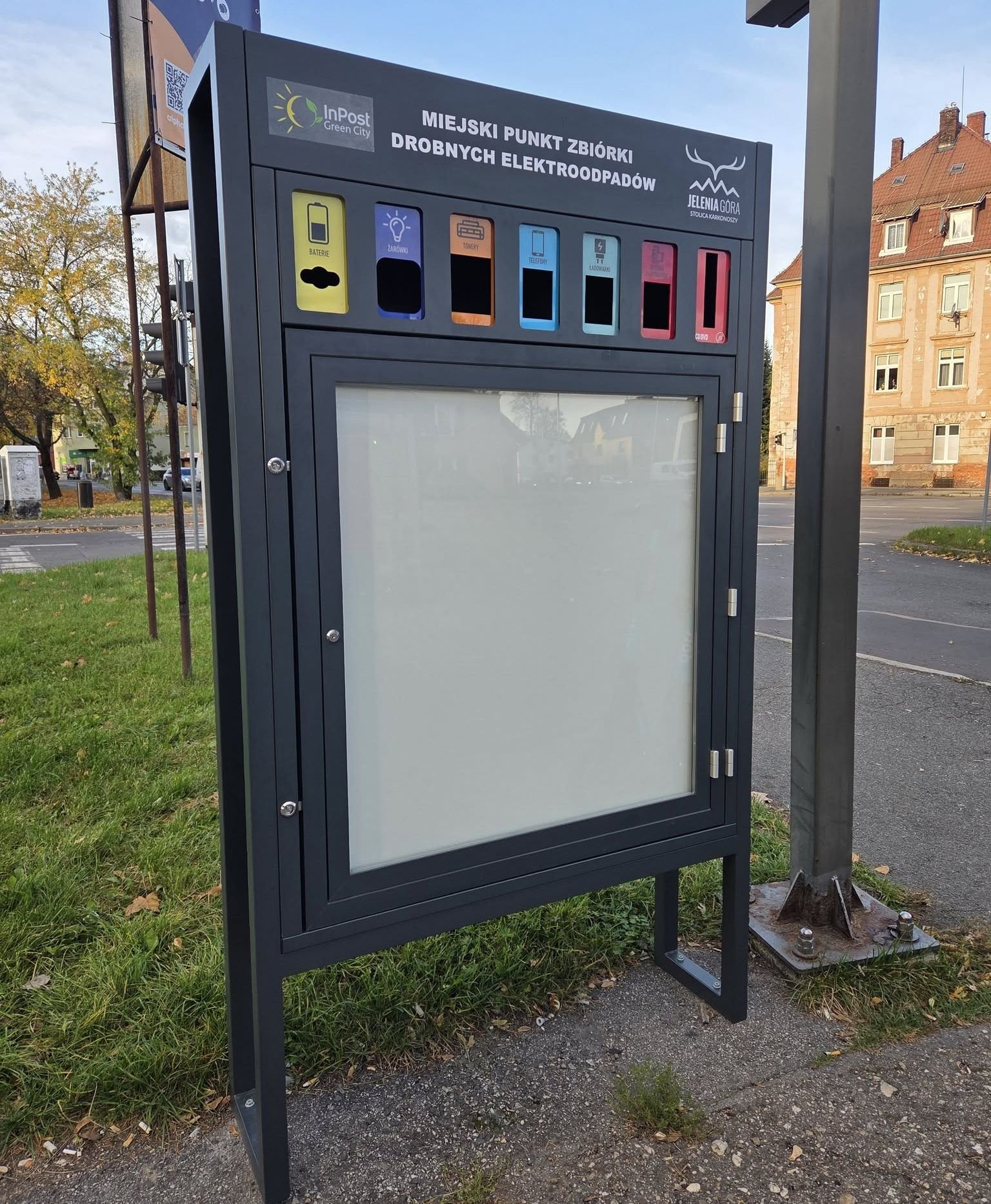 oddaj-zuzyty-telefon-w-drodze-na-autobus-136668