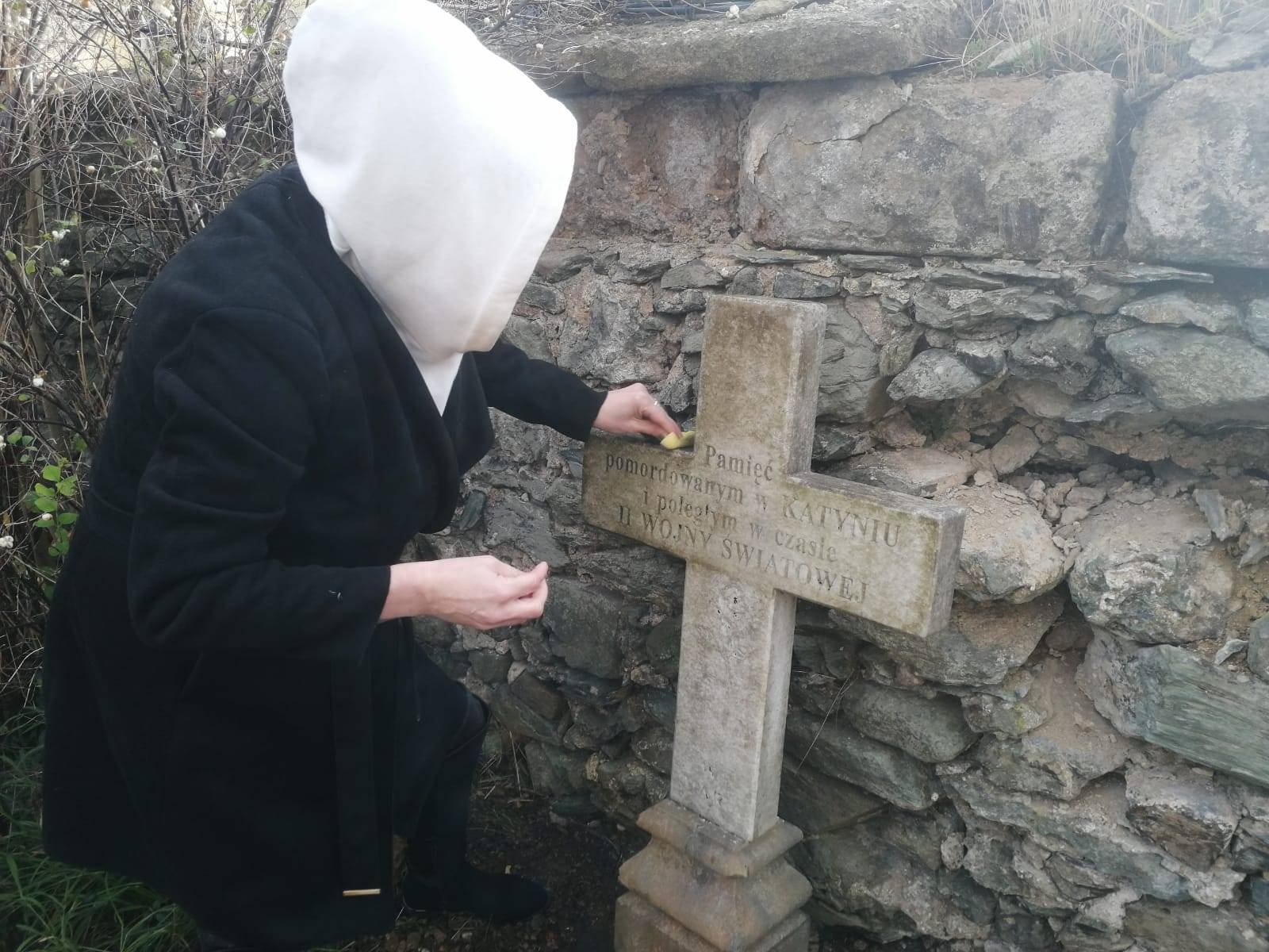 symboliczny-krzyz-odnaleziony-w-kaczorowie-136735