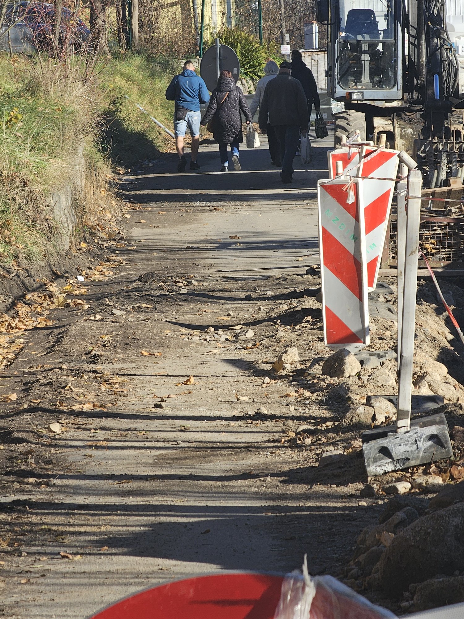 remont-sie-slimaczy-a-kurier-dzwiga-paczki-136831