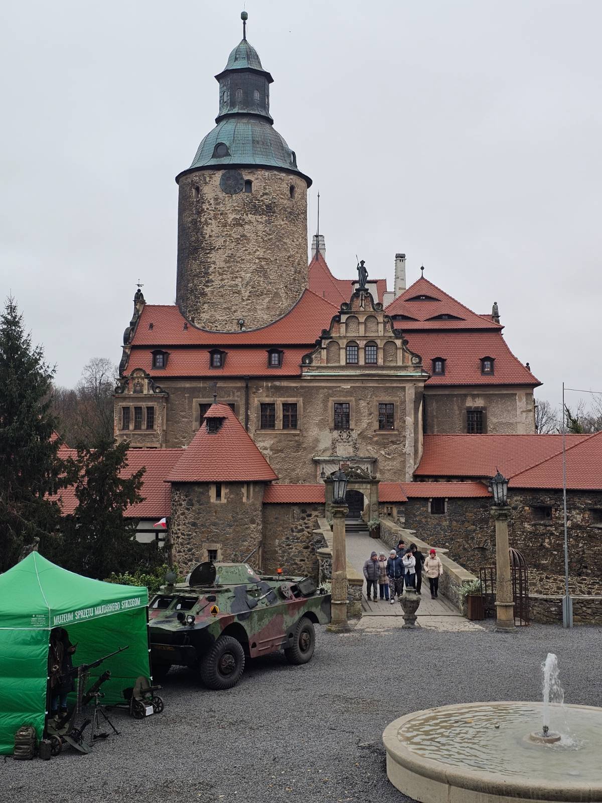 zamek-czocha-tetni-historia-137019
