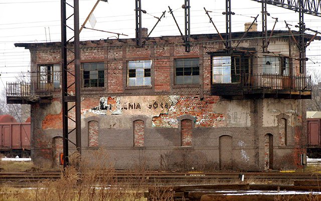 Wjazd na stację Jelenia Góra od strony Wrocławia. Czy rewolucja cenowa poprawi wizerunek PKP w oczach pasażera?