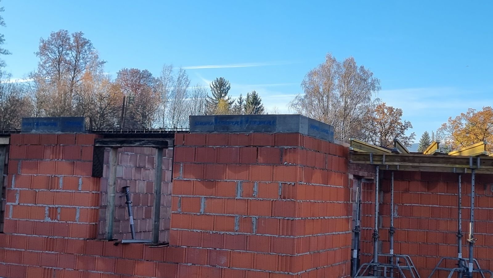 budynki-komunalne-przy-junakow-rosna-w-oczach-137042