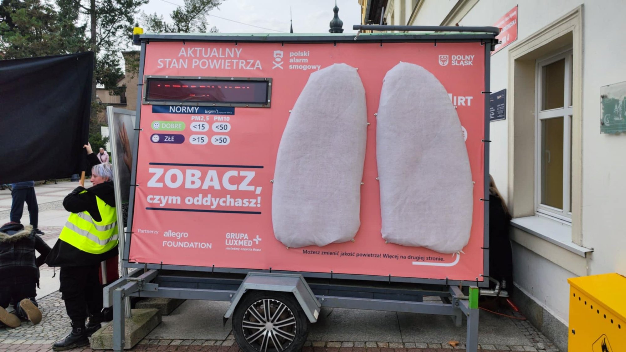na-dolnym-slasku-rozpoczea-sie-akcja-antysmogowe-mobilne-puca-137060