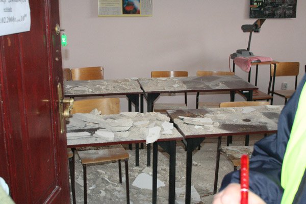zawali-sie-sufit-w-galerii-karkonoskiej-13712