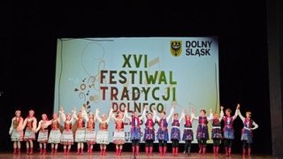 modzi-zatanczyli-w-operze-137143