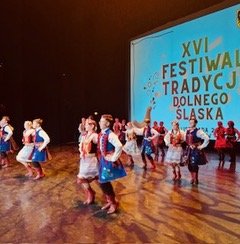 modzi-zatanczyli-w-operze-137143