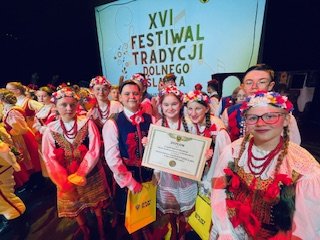 modzi-zatanczyli-w-operze-137143