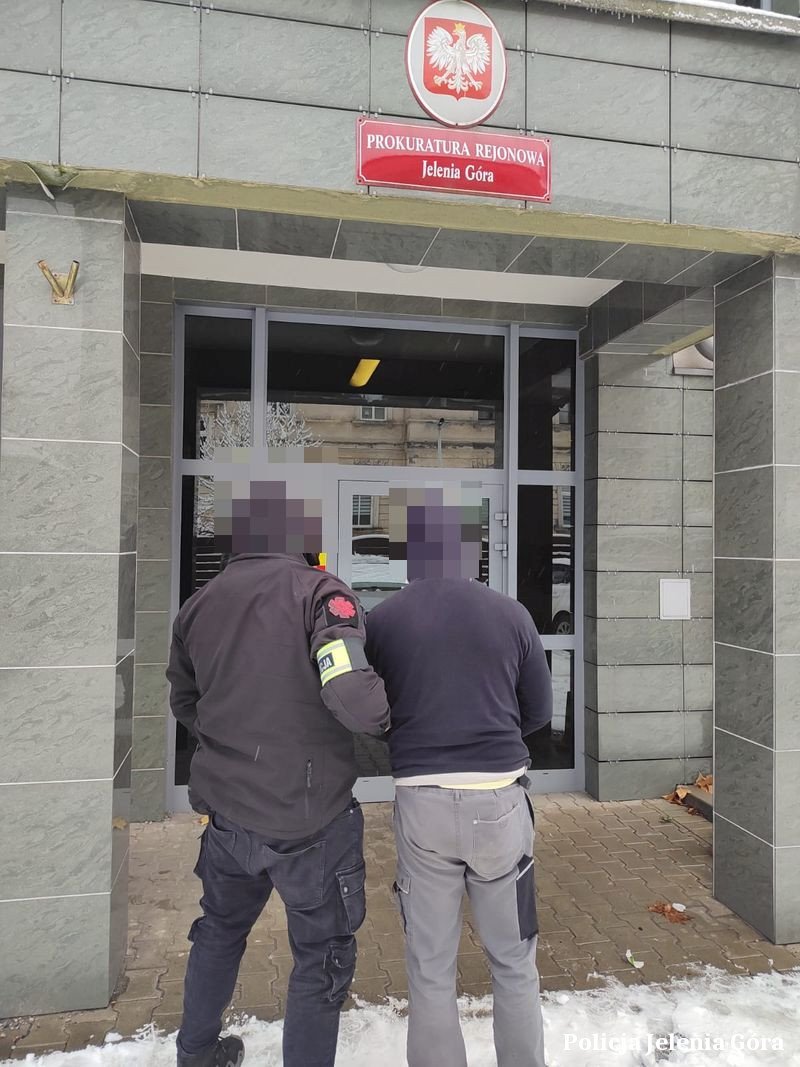 jeleniogorscy-policjanci-zatrzymali-mezczyzne-podejrzanego-o-posiadanie-znacznych-ilosci-narkotykow-137312
