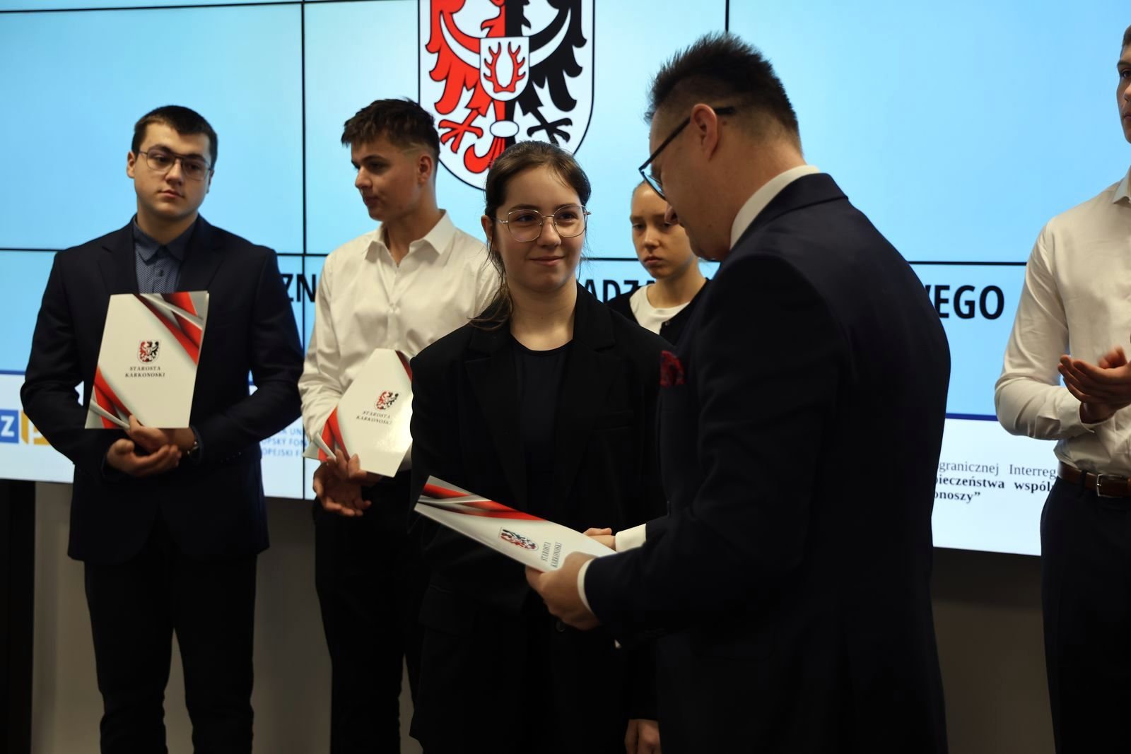 powiat-nagradza-najlepszych-uczniow-137335