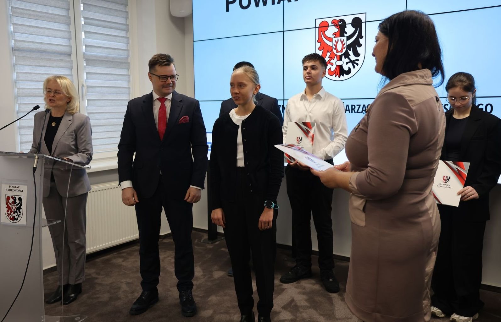 powiat-nagradza-najlepszych-uczniow-137335