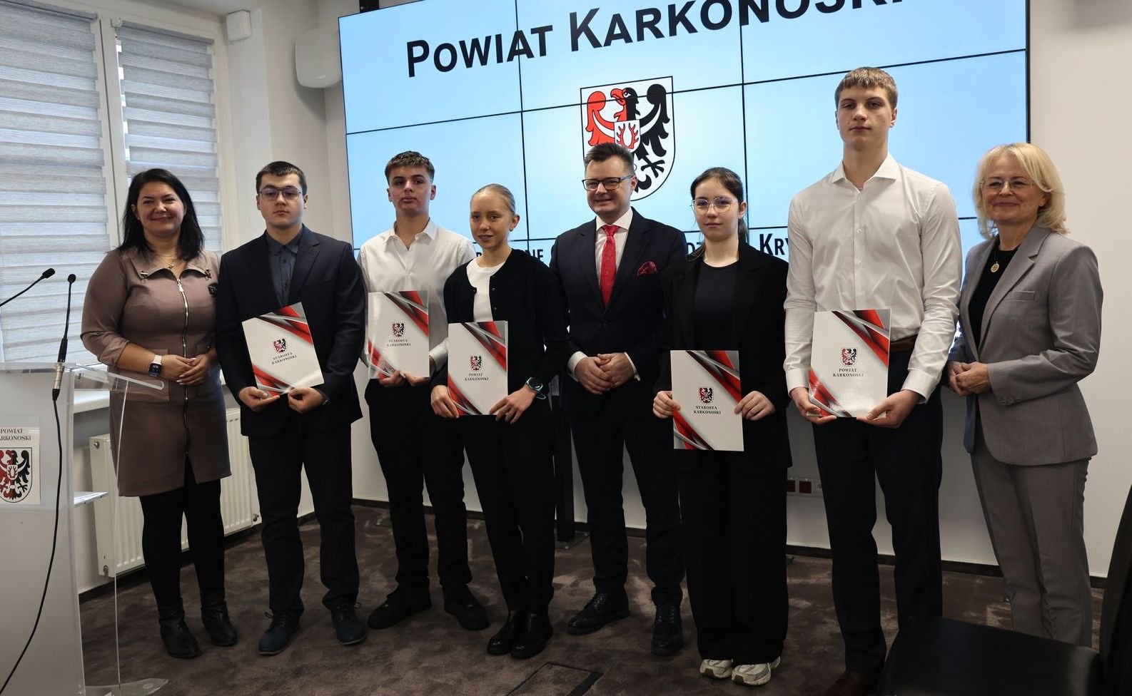 powiat-nagradza-najlepszych-uczniow-137335