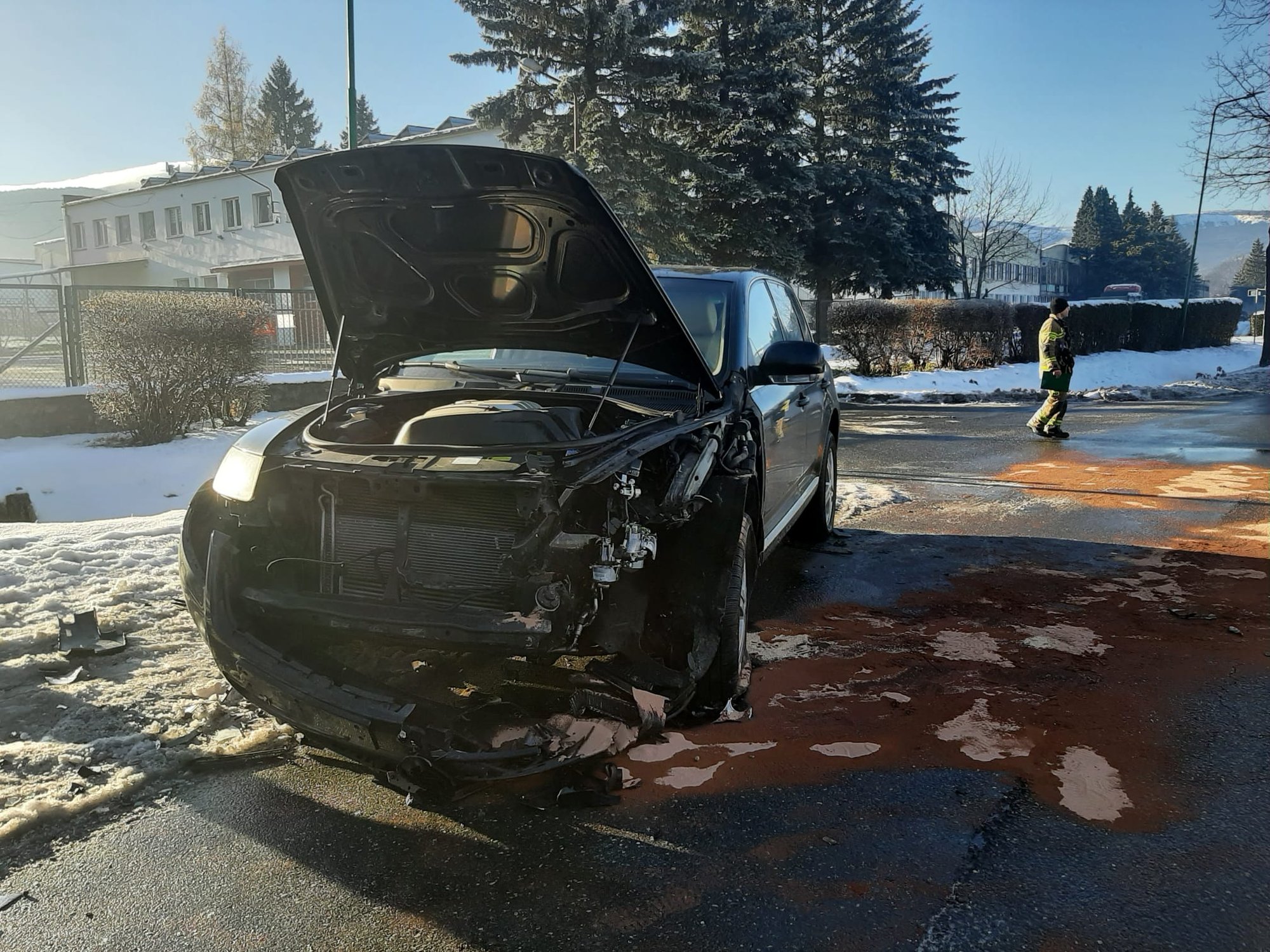 rozbite-auta-po-mocnym-dzwonie-137407
