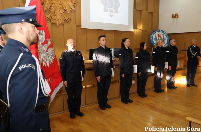 szescioro-nowych-policjantow-w-jeleniej-gorze-137516
