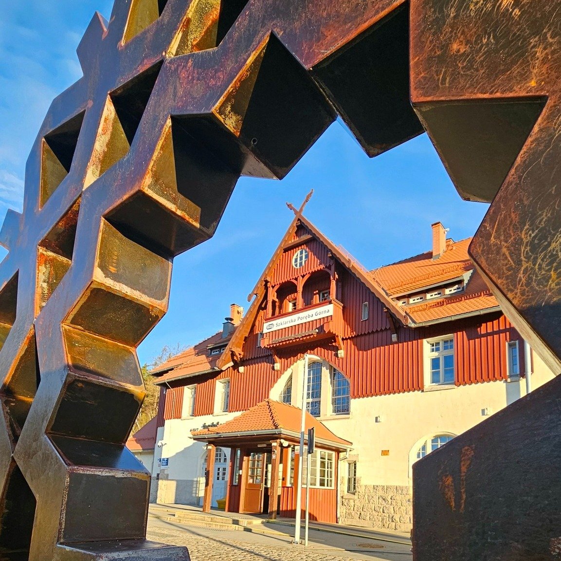 sniezynka-biegu-piastow-wita-przy-dworcu-137611