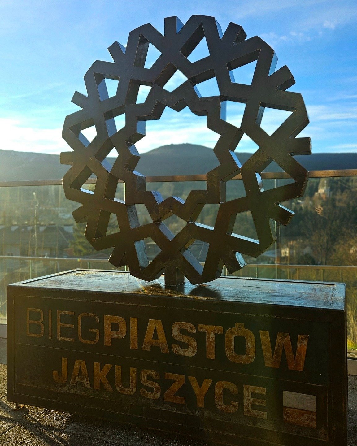 sniezynka-biegu-piastow-wita-przy-dworcu-137611
