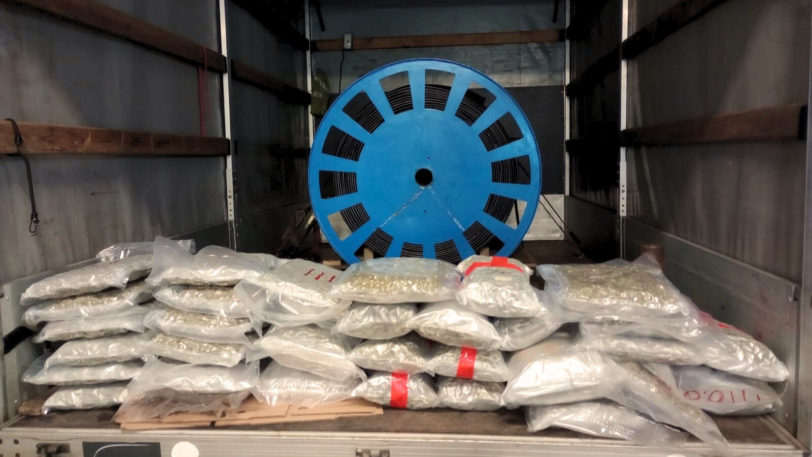 marihuana-ukryta-w-bebnie-z-kablem-137612