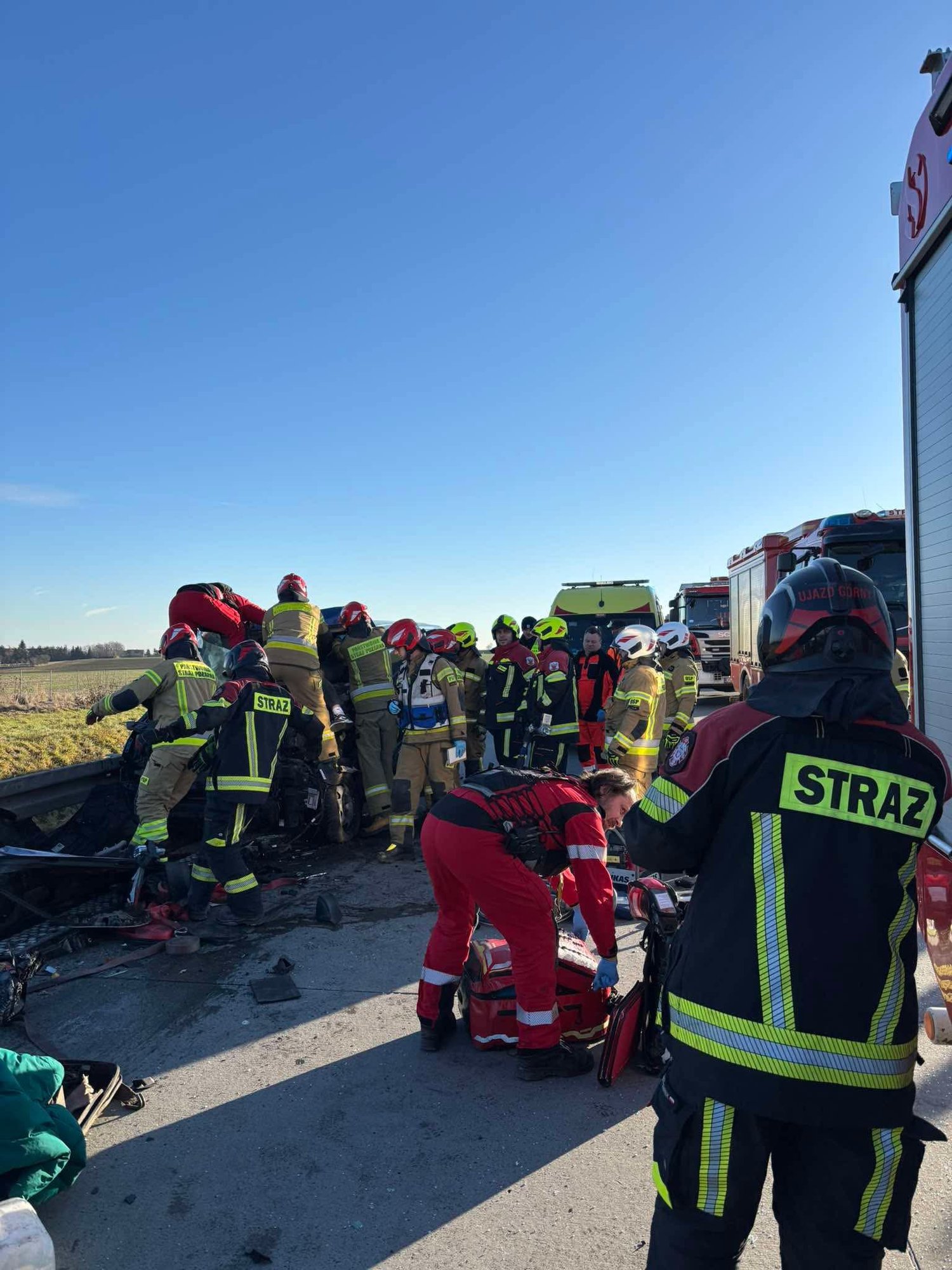 koszmarny-wypadek-autostrada-cakowicie-zablokowana-137649