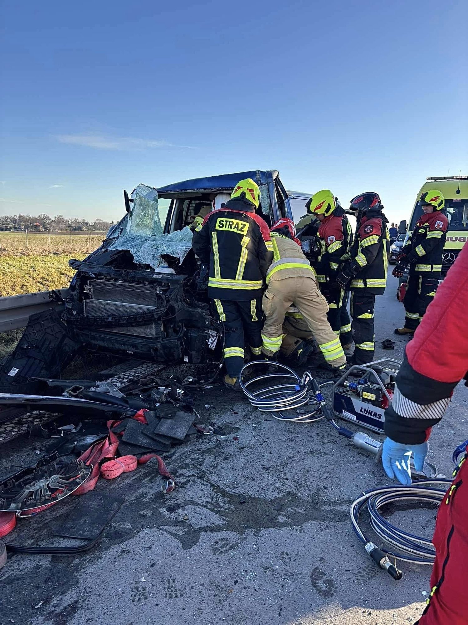 koszmarny-wypadek-autostrada-cakowicie-zablokowana-137649