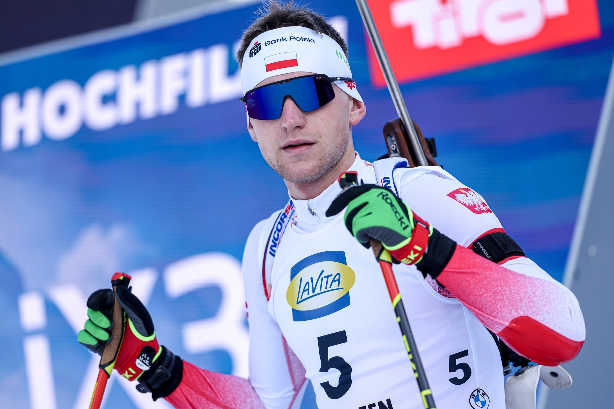 konrad-niemal-bezbedny-i-z-zyciowka-137654