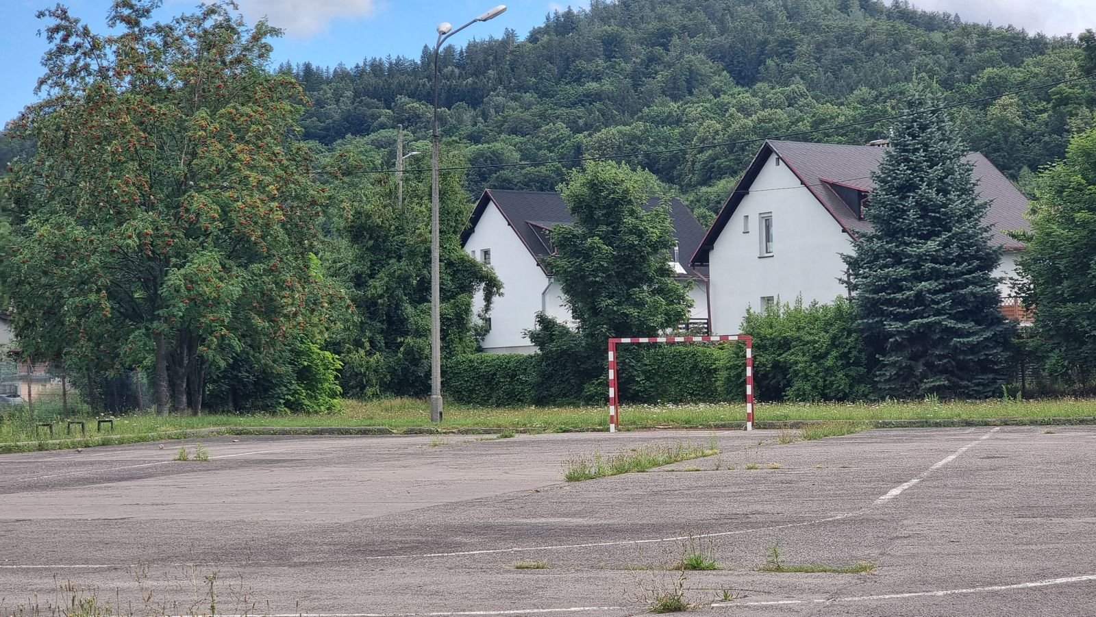 umowa-podpisana-powiat-przebuduje-boisko-137715