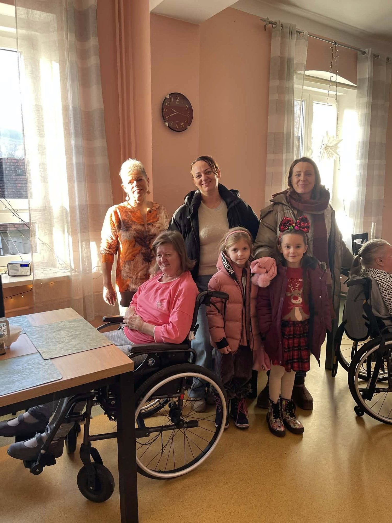 przedszkolaki-niosy-seniorom-swiateczna-radosc-137904