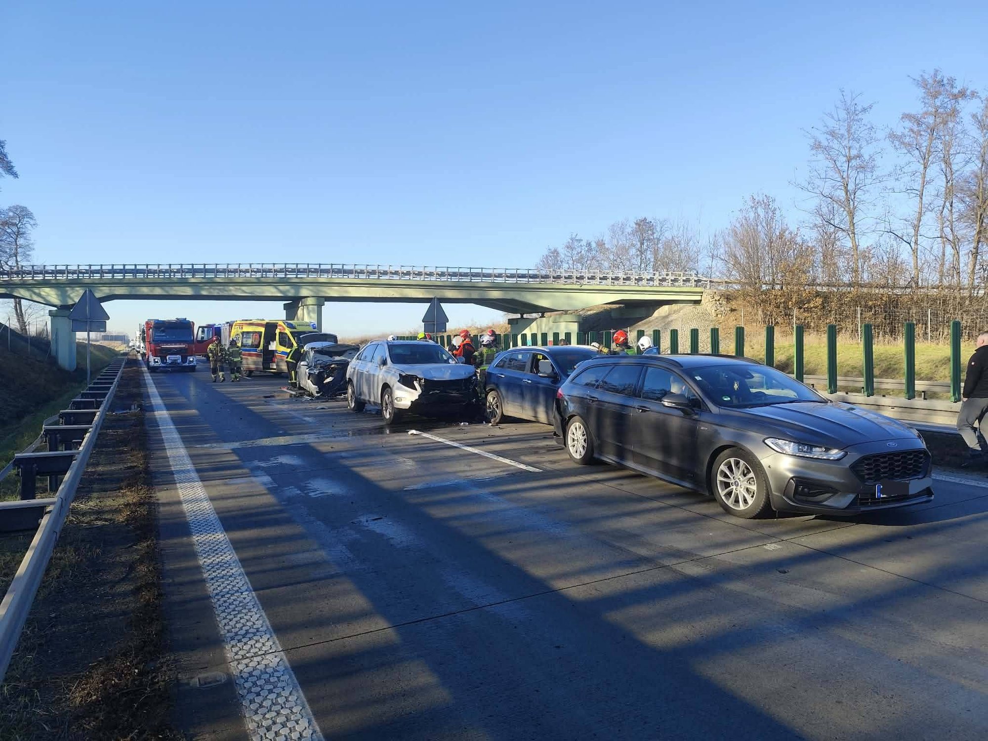 karambol-na-a4-autostrada-stoi-137909