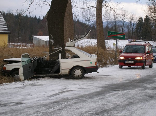 zima-wrocia-wypadek-pod-dziwiszowem-13847