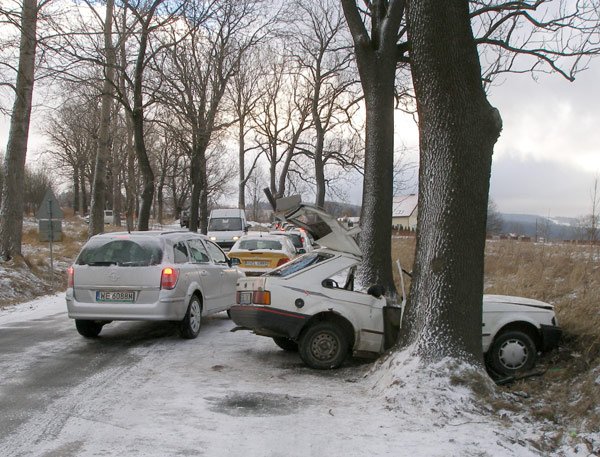 zima-wrocia-wypadek-pod-dziwiszowem-13847
