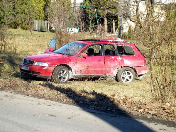 po-brawurowej-jezdzie-audi-w-polu-13884