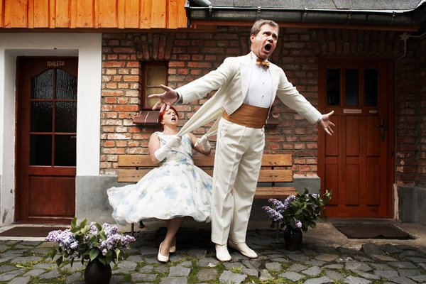 Jadwiga i Tadeusz Kutowie zapraszają na Kabaret z kącikiem.