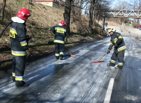 slisko-na-karola-miarki-rozlaa-sie-farba-14030