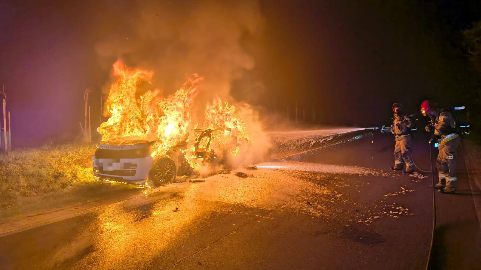 Range Rover stanął w płomieniach