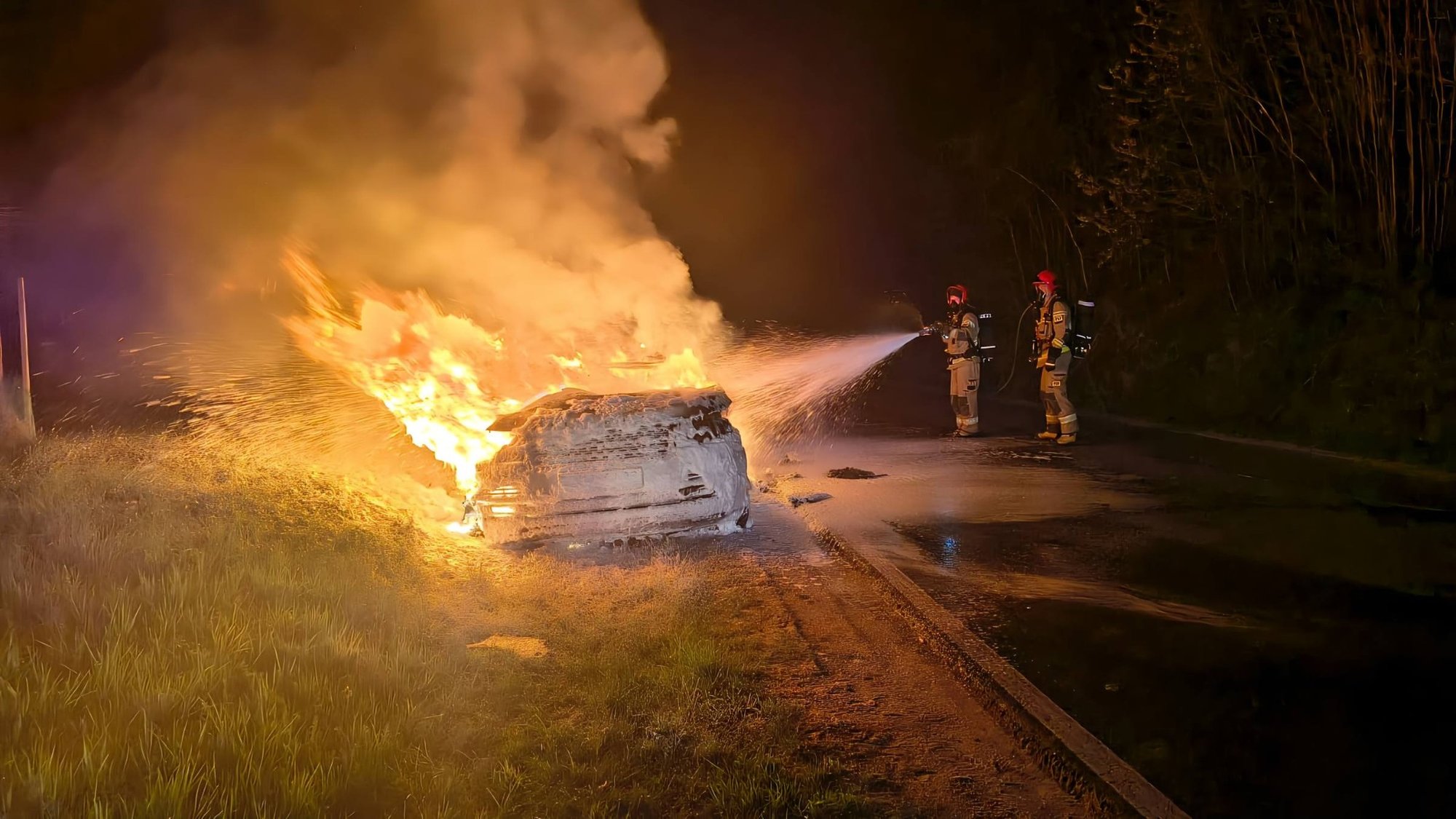 Range Rover stanął w płomieniach