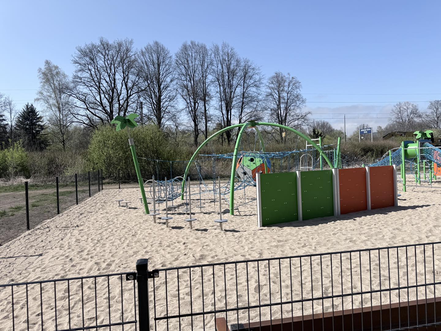 Nowe boiska i place zabaw w Jeleniej Górze