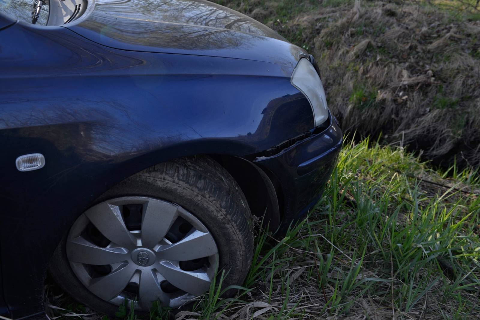 Toyota wyleciała z drogi