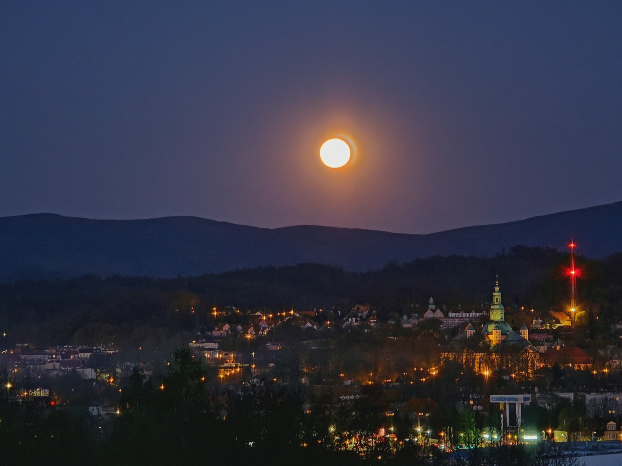 Pełnia Księżyca nad Jelenią Górą