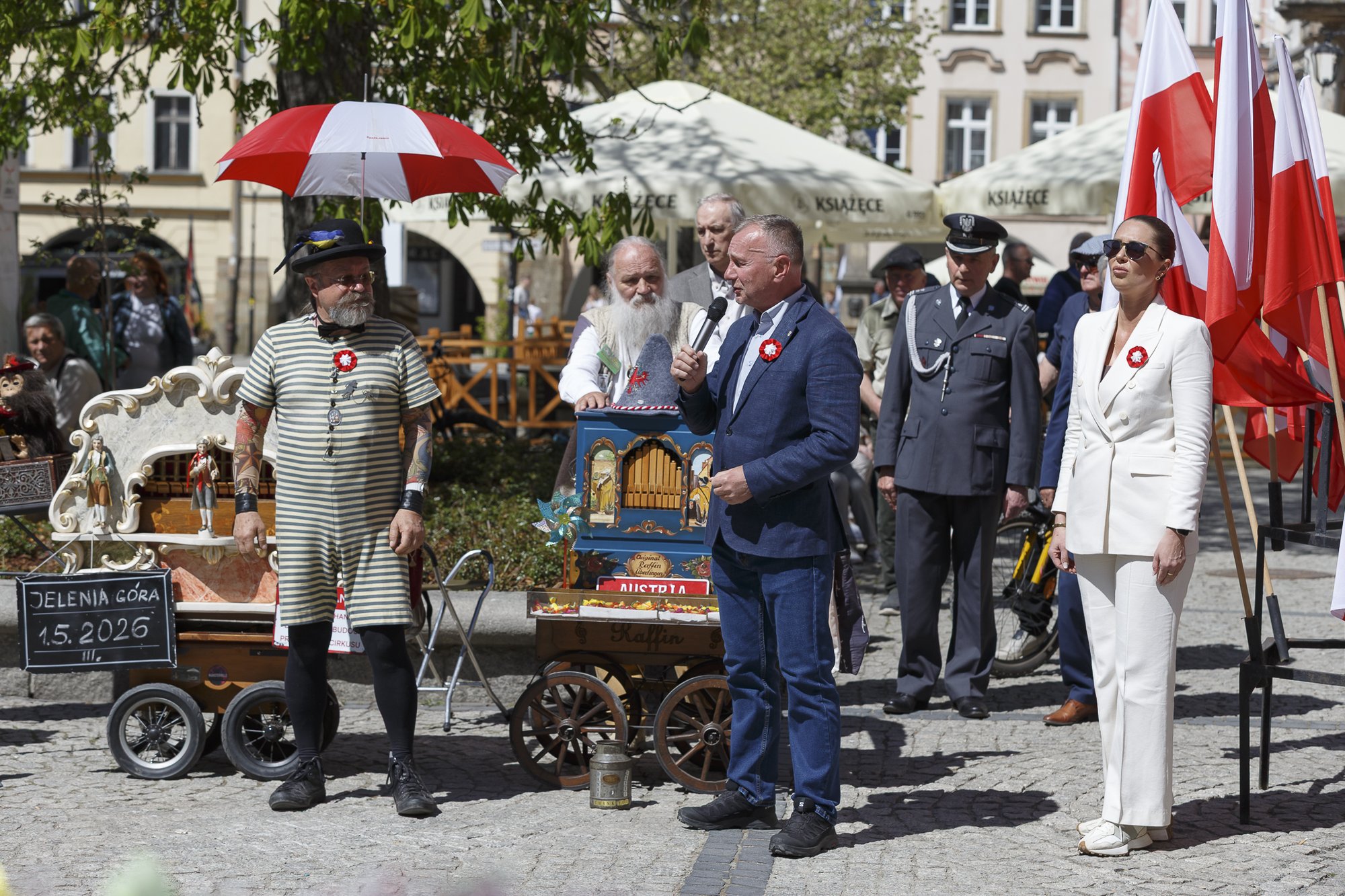 Biało–czerwony Plac Ratuszowy