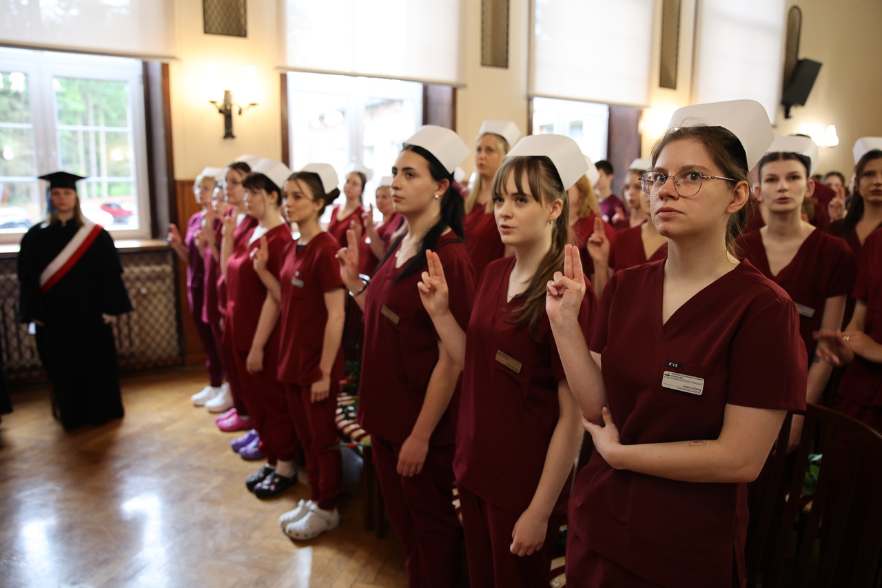 Czepkowanie studentek i studentów Pielęgniarstwa w KANS