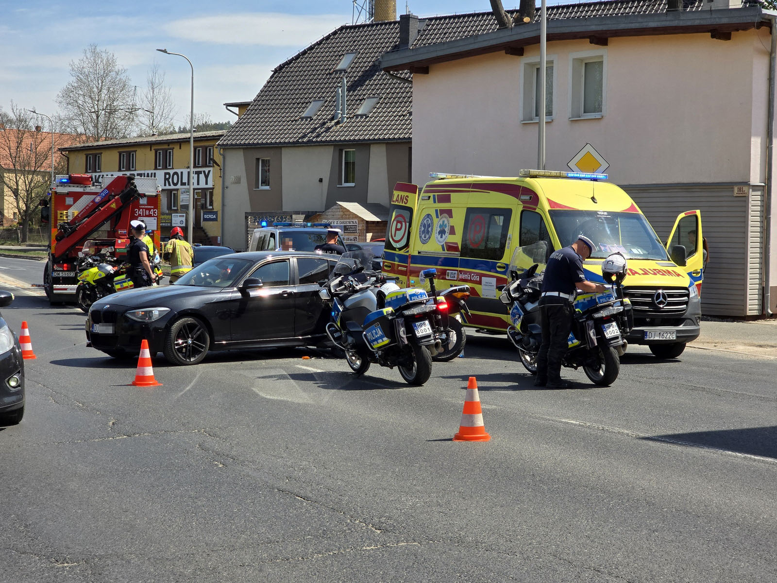 Zderzenie motocykla z BMW na ul. Wolności. Motocyklista trafił do szpitala