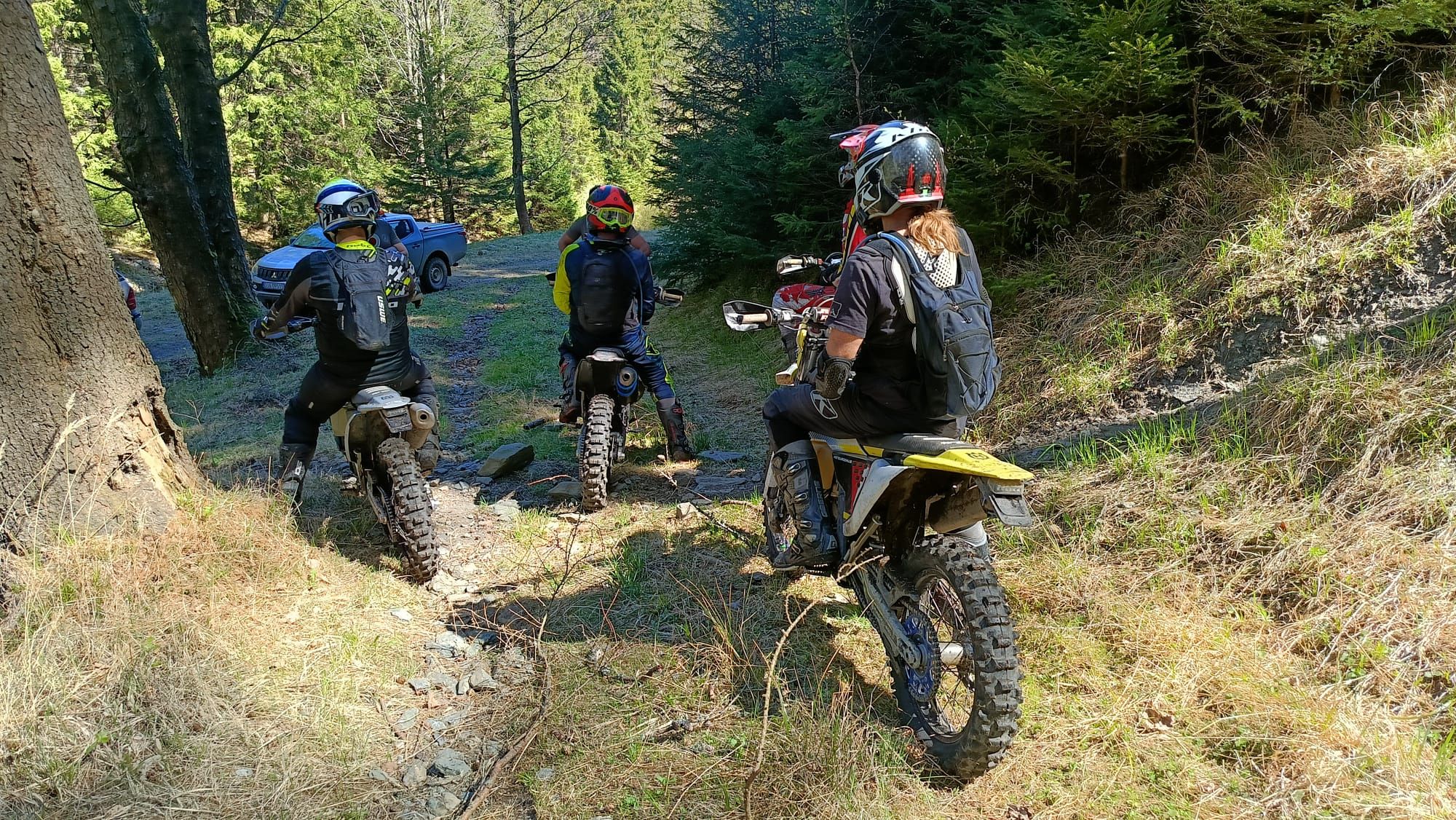 Mandaty za jazdę enduro w lesie