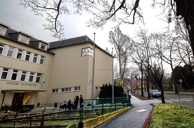 vivat-universitas-zmiana-szyldow-na-uczelni-14078