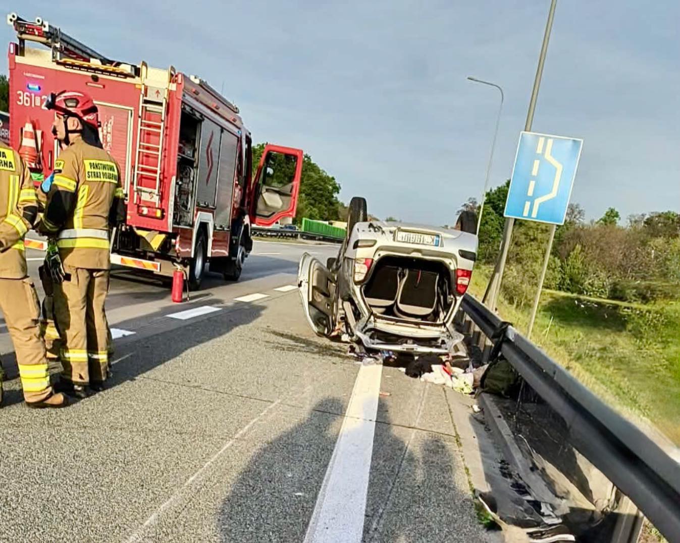 Kierowcy zagapili się na wypadek i sami doprowadzili do kolejnej kolizji