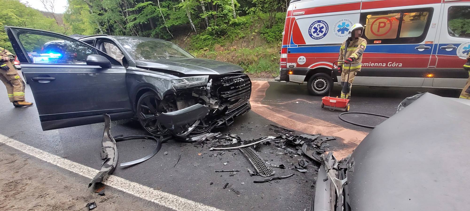 Zderzenie na drodze w kierunku Przełęczy Okraj