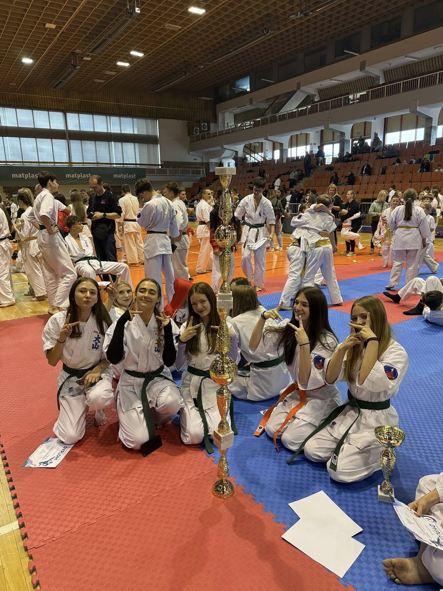 Ogromne puchary pojechały do Jeleniej Góry