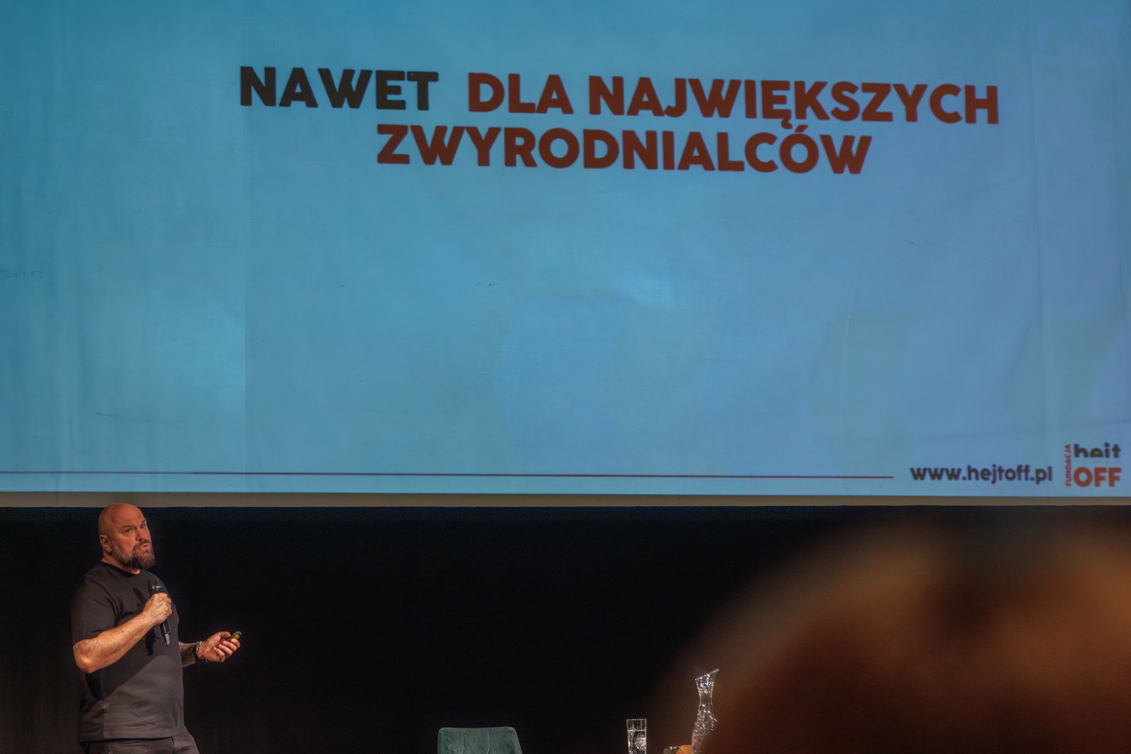 Wojna z pato–influencerami w Jeleniej Górze