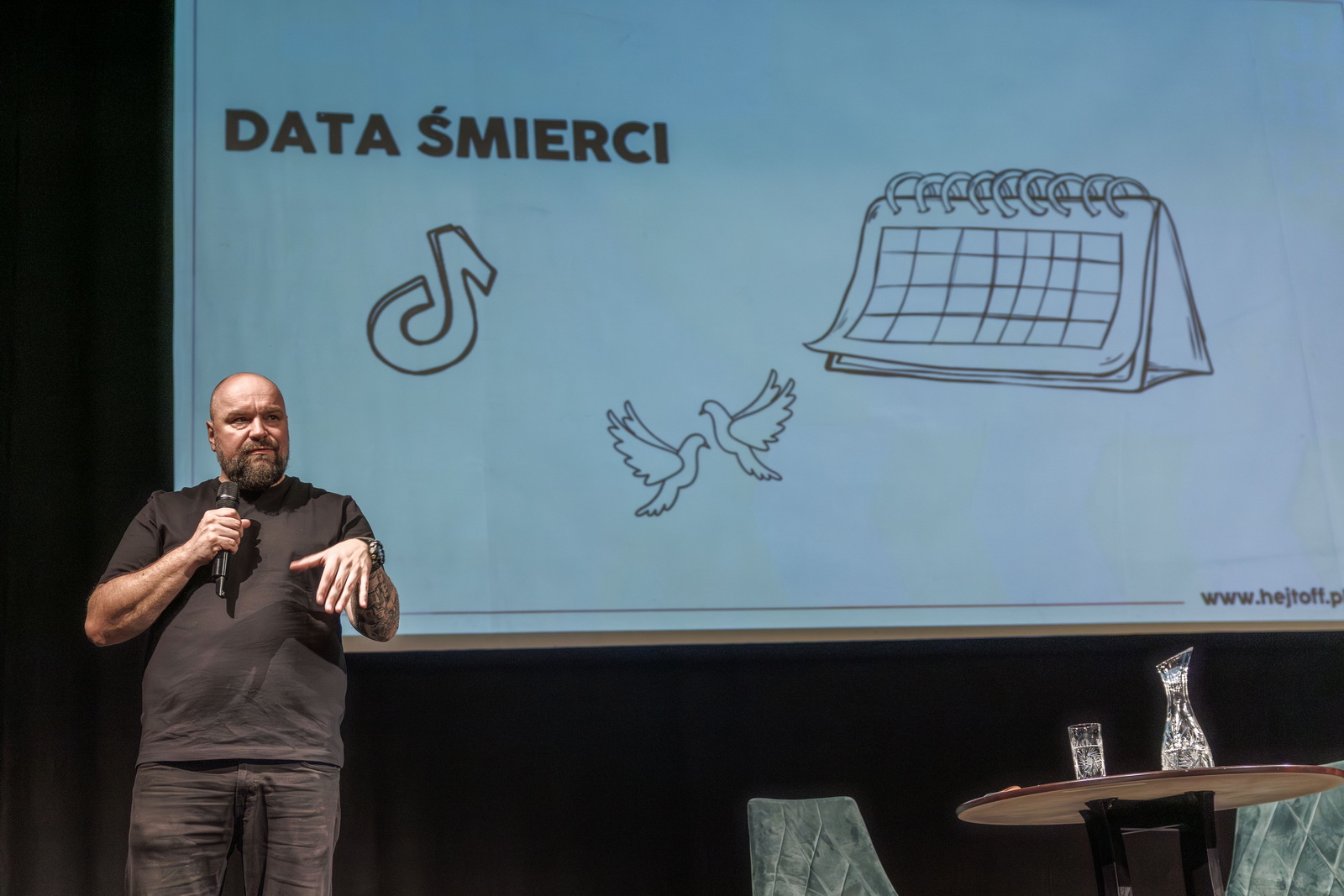 Wojna z pato–influencerami w Jeleniej Górze