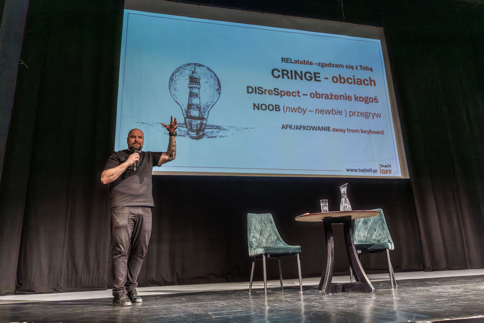 Wojna z pato–influencerami w Jeleniej Górze