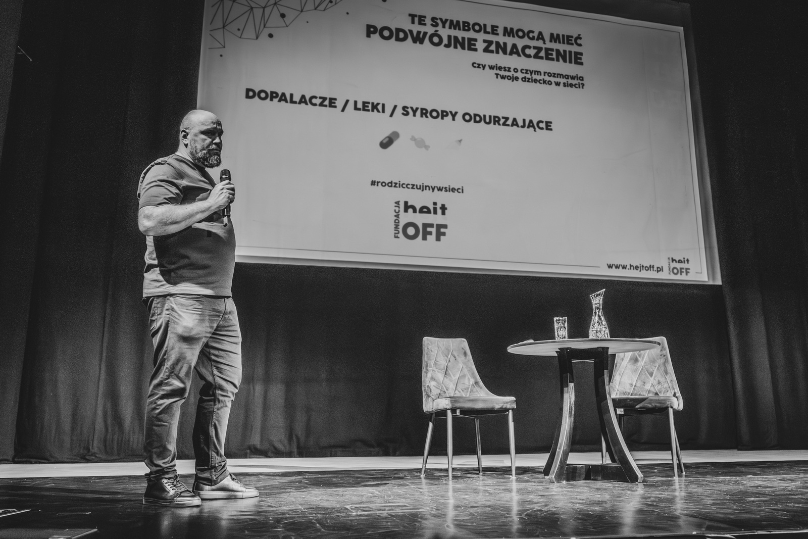 Wojna z pato–influencerami w Jeleniej Górze